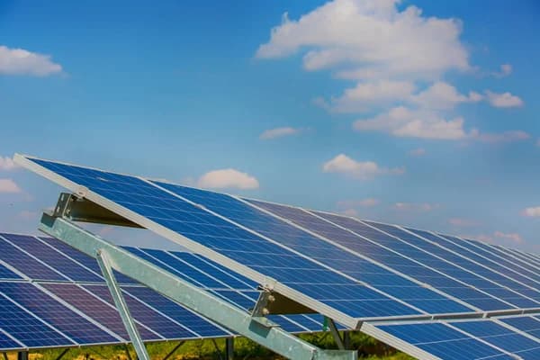 https://st3.depositphotos.com/13458514/16347/i/450/depositphotos_163474964-stock-photo-solar-panels-on-the-sky.jpg