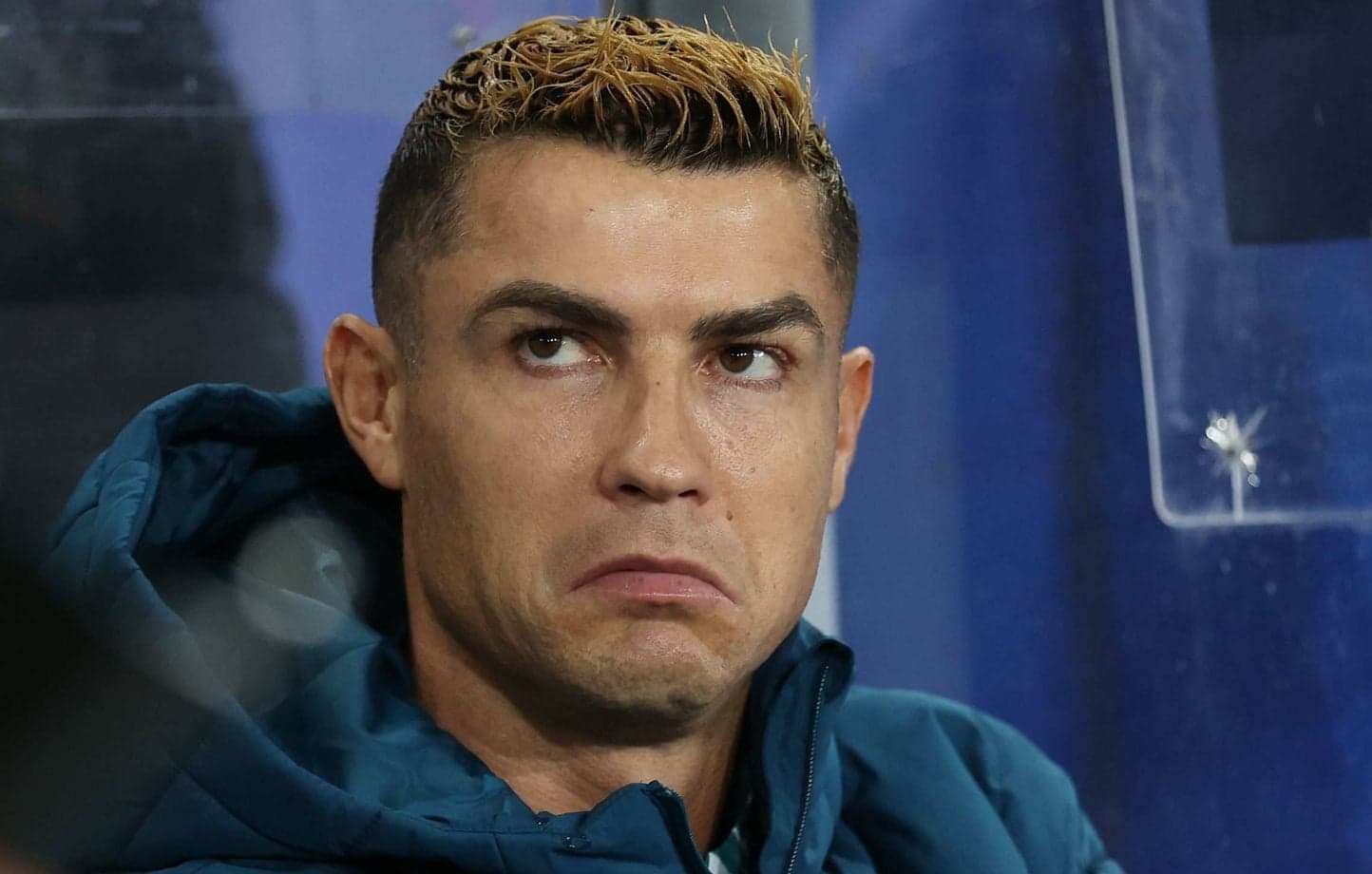 https://img.20mn.fr/FueCIFX5Q5eQS6UqDq1yqik/1444x920_credit-obligatoire-photo-de-soccer-images-shutterstock-17176267e-le-portugais-cristiano-ronaldo-regarde-norvege-portugal-ligue-des-nations-de-l-uefa-oslo-norvege-27-septembre-2026-shutterstock-editorial-norway-v-portugal-uefa-nations-17176267e-2609292054
